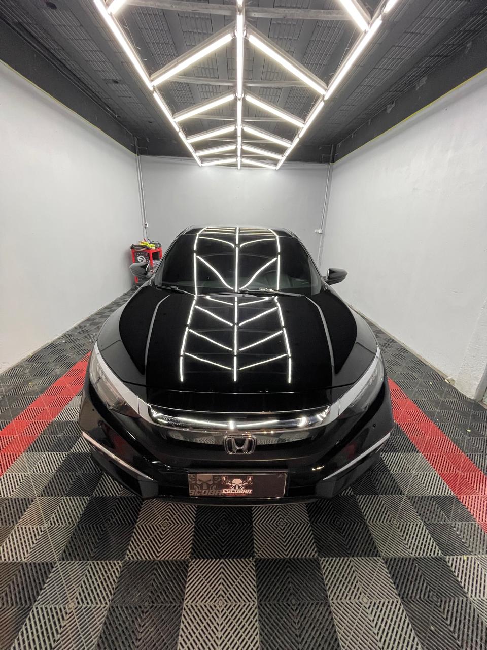 Acabamento espelhado em pintura automotiva